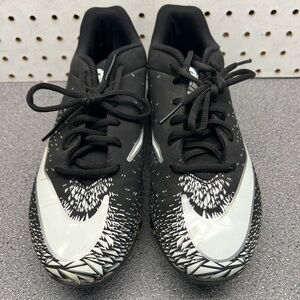 Nike cleats men’s 7.5